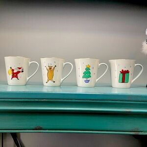 😀Set of 4 Christmas Mugs ⭐️